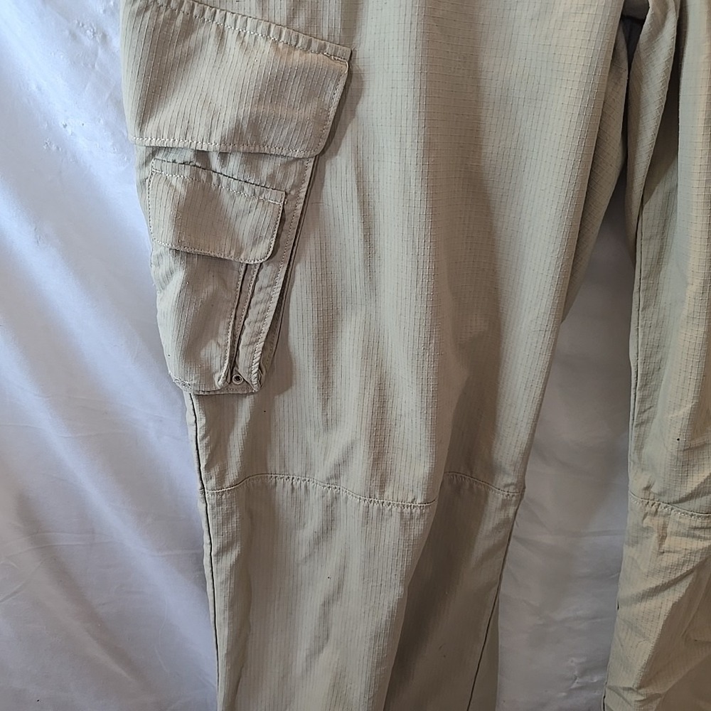 Under Armour Nylon Cargo Pants Men's Size 38 x 32 Khaki Outdoor Hiking Fishing - Picture 4 of 15